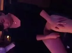 O evde gizli porno kızı oynuyorsun. (Hızlı ama yumuşak)