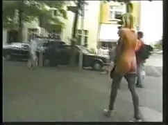 Bir Alman kız evde gizli porno